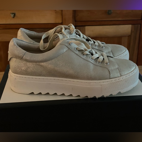 j/slides metallic sneakers - Picture 1 of 12